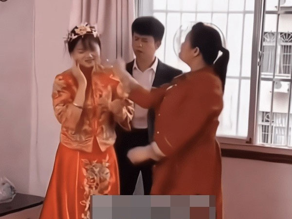 Đêm động phòng, mẹ chồng xông vào tát cô dâu cháy má khi phát hiện vết sẹo trên bụng