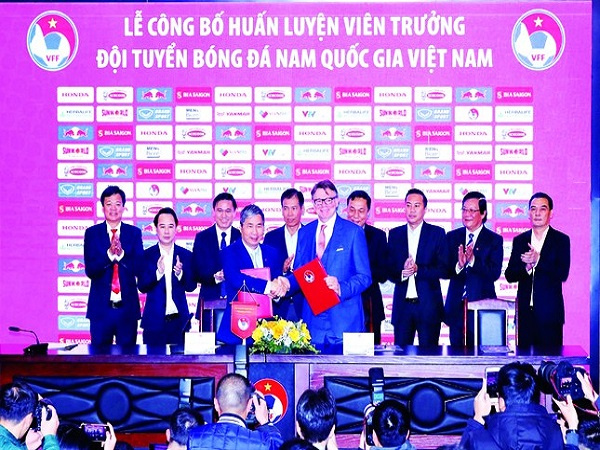 Kỷ luật thép và lời cảnh báo các ngôi sao Việt Nam