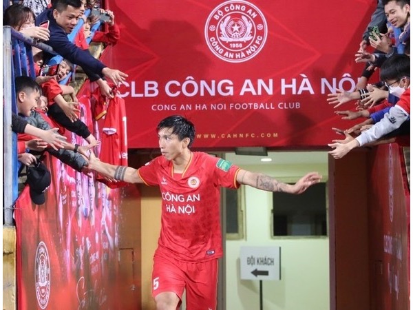 Công an Hà Nội FC mở bán áo đấu "xịn" phục vụ người hâm mộ