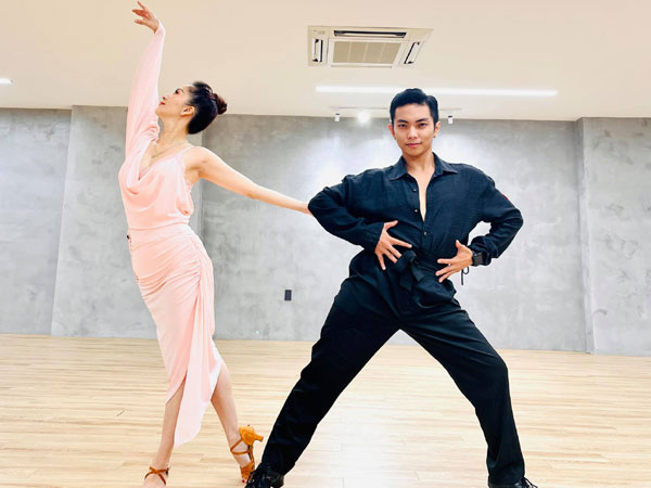 Bị mỉa mai 'ế show' vì biểu diễn miễn phí tại phố đi bộ, Phan Hiển tuyên bố: 'Hình như bạn không biết là mình đi nhảy chỉ vì đam mê nhỉ'