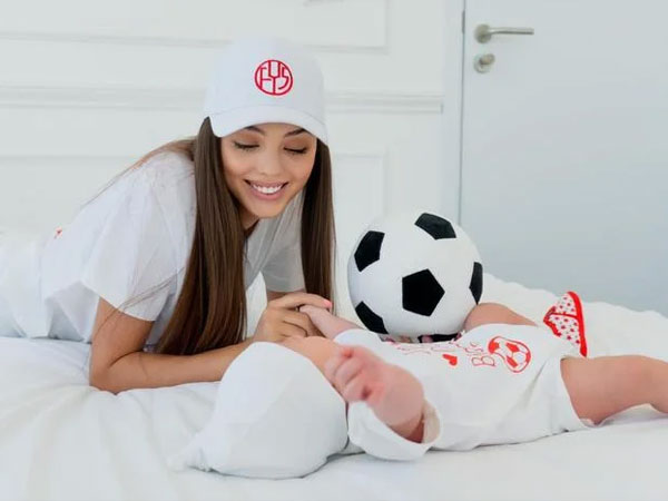 Vợ Tây gửi lời chúc ngọt ngào tới Bùi Tiến Dũng trong sinh nhật tuổi 26