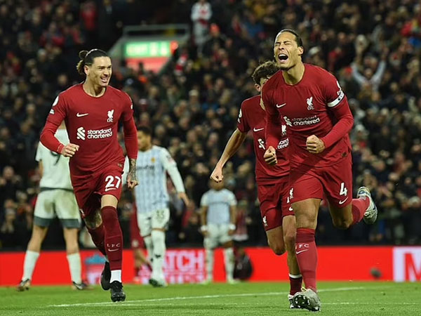 Ghi 2 bàn trong 4 phút, Liverpool vào Top 6