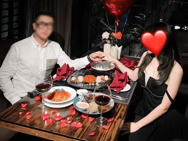 Yêu nhau 4 năm, vừa được cầu hôn xong chưa kịp mừng cô gái đã ngã ngửa phát hiện người yêu lên bar tổ chức Trung Thu cho 'đối tác'