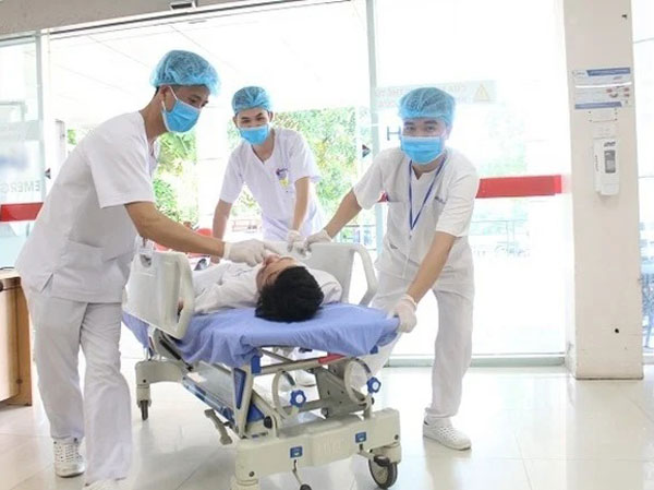 Người cha từ chối bán nhà để chữa bệnh cho con trai với lý do: 'Đằng nào nó cũng không sống nổi, không cần chữa'