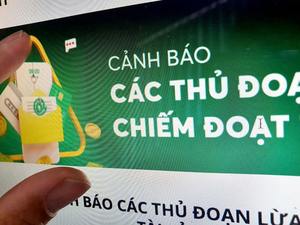 Ngân hàng cảnh báo lừa đảo mời rút tiền mặt thẻ tín dụng