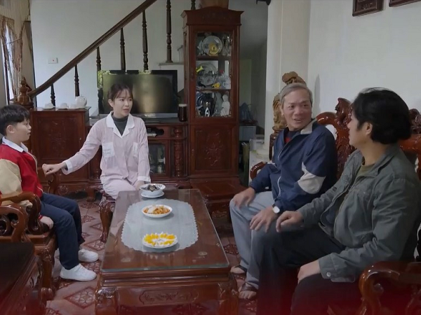 'Dưới bóng cây hạnh phúc' tập 27: Cả nhà lo lắng khi biết Son bệnh