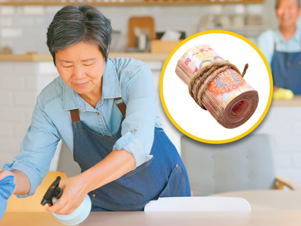 Nhân viên mang tiền của khách để quên giao cảnh sát, nhà hàng liền sa thải vì cho rằng đó là tiền của mình