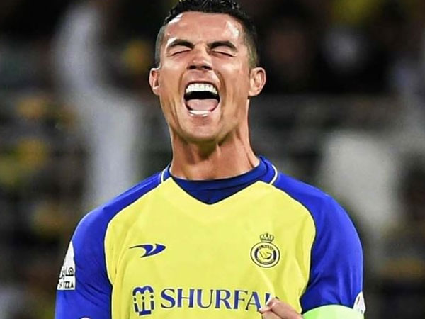 Ghi 3 bàn phút bù giờ, Ronaldo cùng đồng đội thắng ngược điên rồ