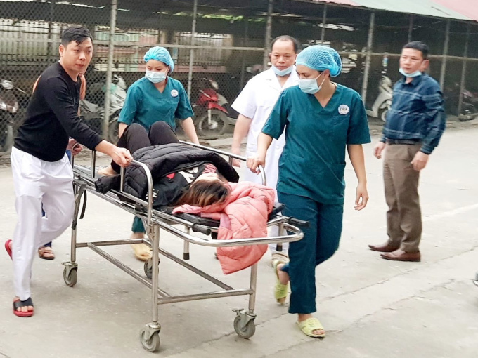 Thai phụ sinh con 2,9kg sau khi bị cành cây đâm thủng tử cung