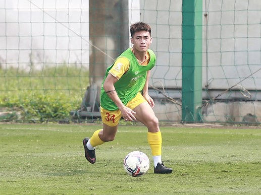 U23 Việt Nam: Phép màu cho cầu thủ làm tạp vụ, phụ bếp
