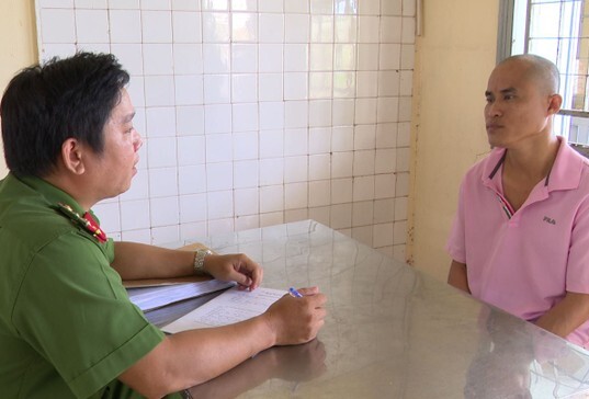 Nghi bị 'cắm sừng', chồng lẻn vào phòng ngủ chích điện vợ