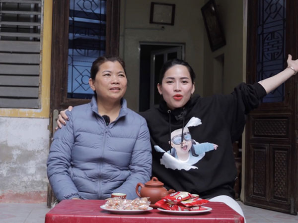 Võ Hà Linh tặng mẹ quà 8/3 'khủng', lộ ký ức thiệt thòi