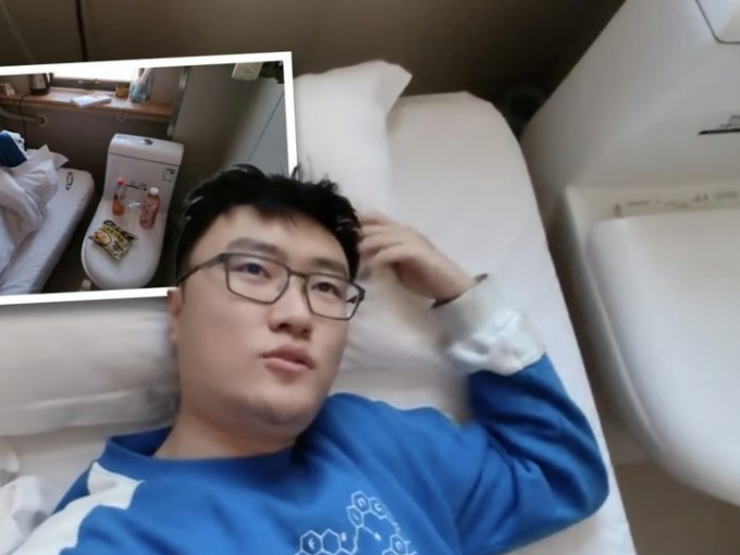Dân mạng Trung Quốc sốc nặng với phòng khách sạn siêu nhỏ, toilet đặt... ngay cạnh giường ngủ