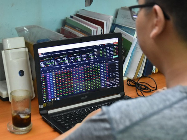 Cổ phiếu bất động sản hụt hơi sau một phiên tăng mạnh
