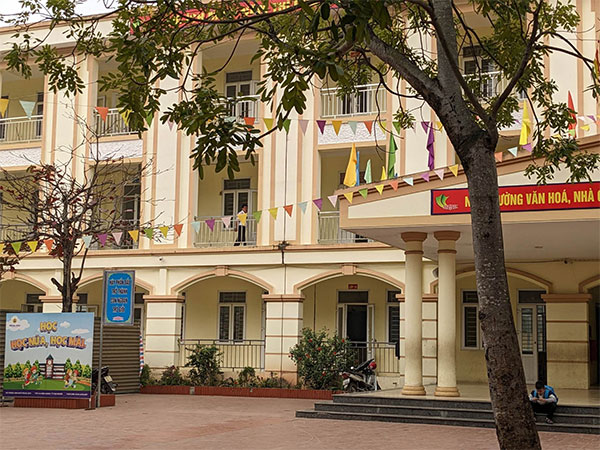 Công an xác minh thông tin vợ chồng hiệu trưởng 'tung chưởng' với giáo viên