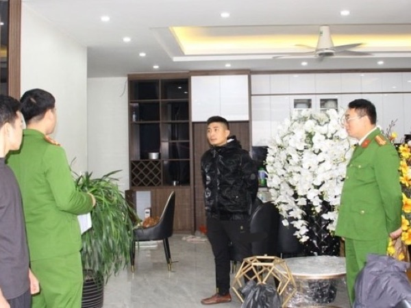 Nhà mới chưa kịp ở đã bị trộm đưa xe tải vào 'vét sạch' nội thất