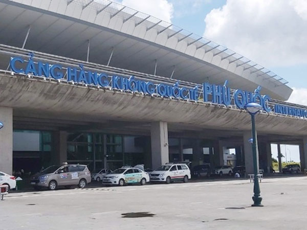 Việt kiều Pháp lấy điện thoại của người khác để quên tại sân bay