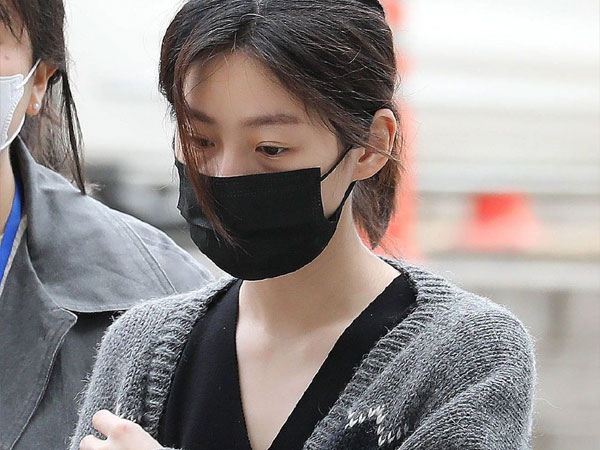 Sao nhí Kim Sae Ron xuất hiện sau bê bối say rượu lái xe gây tai nạn, hầu tòa với gương mặt tiều tụy