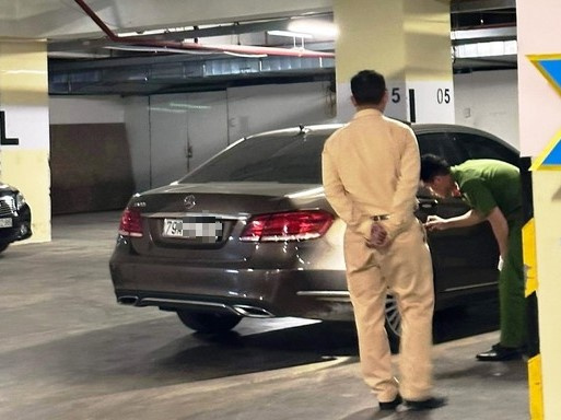 Tài xế lái Mercedes bỏ chạy sau tai nạn chết người là cán bộ ngân hàng