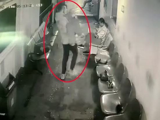 Đang trên phà, chồng thản nhiên bế thốc vợ ném xuống biển khiến nhiều người kinh hãi