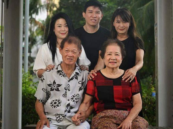 Cưới mối tình đầu, vợ chồng hạnh phúc viên mãn suốt 55 năm
