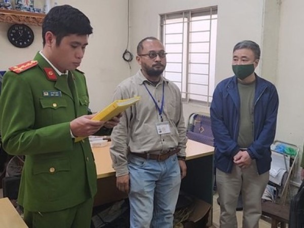 Giám đốc, phó giám đốc trung tâm đăng kiểm chia tiền nhận tiền hối lộ theo bậc thang