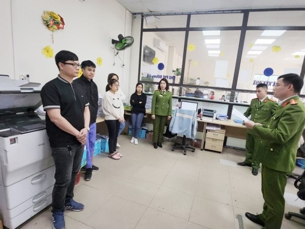 Đăng kiểm viên đối phó công an bằng cách xóa hết dữ liệu 'ăn' hối lộ