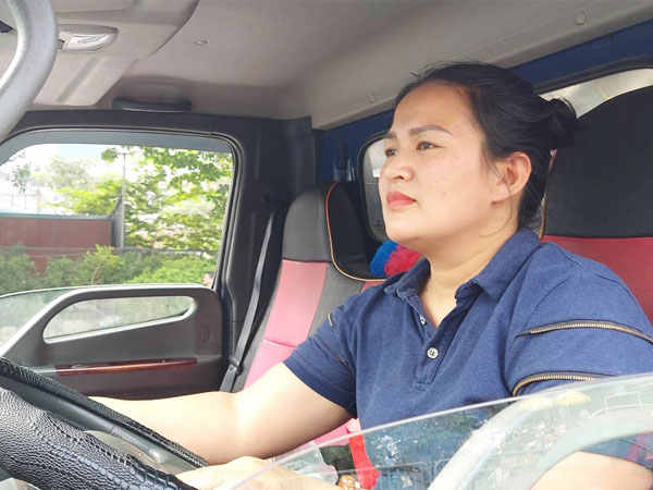 Xếp lốt từ nửa đêm chờ đăng kiểm tại 2 trung tâm vừa hoạt động trở lại