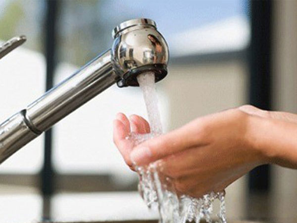 Hà Nội dự kiến tăng giá nước sạch, chuẩn bị thanh tra các dự án lát đá vỉa hè