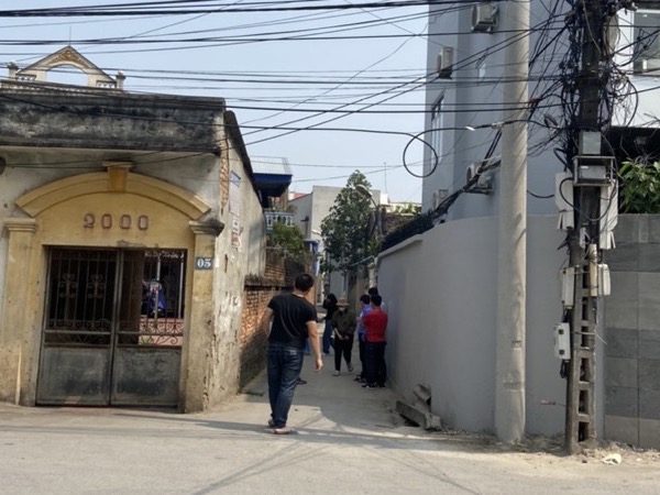 'Yêu râu xanh' khoan thủng tường để nhìn trộm bé gái 8 tuổi tắm
