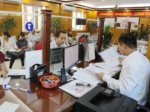 Chủ tịch Hà Nội: Tuyệt đối không được yêu cầu người dân xuất trình giấy xác nhận cư trú