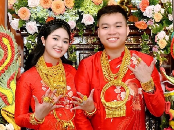 Choáng ngợp trước những màn trao của hồi môn khủng bằng vàng, sổ đỏ và tiền mặt gây xôn xao