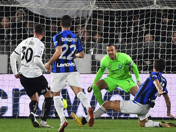 Con trai huyền thoại Milan 'kết liễu' Inter