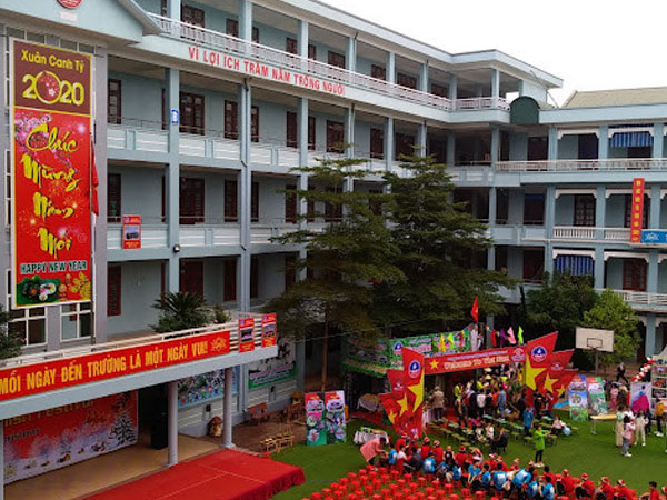 Thầy giáo dạy Sử nói gì về video tát vào đầu nhiều học sinh?