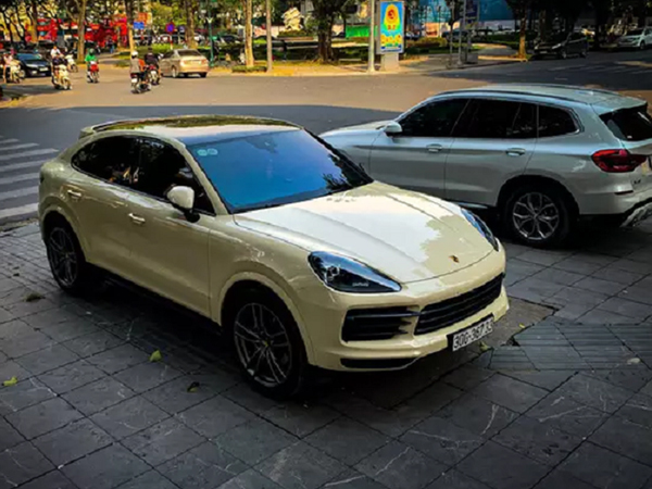 Porsche Cayenne Coupe hơn 6 tỷ 'màu hiếm' trên phố Hà thành