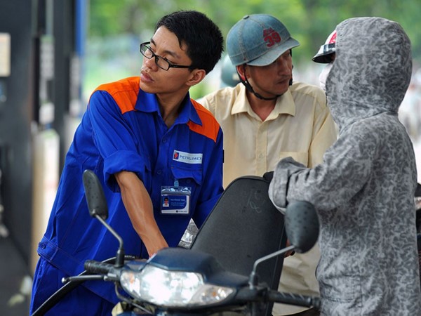 Đứt đà giảm, giá xăng ngày mai có thể tăng