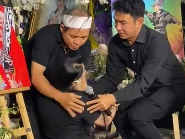 NSƯT Ngọc Huyền lên tiếng khi bị nói giả vờ ngất xỉu tại đám tang cố NSƯT Vũ Linh