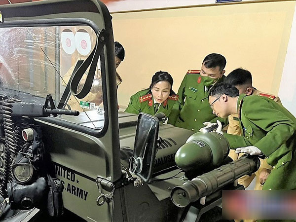 Công an giám định, truy nguồn gốc dàn xe Jeep hết đăng kiểm chở người đẹp ở Cửa Lò