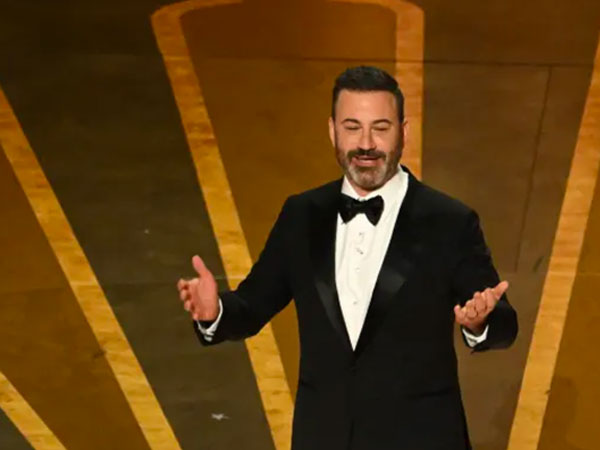 MC chế giễu cú tát của Will Smith ở Oscar 2023