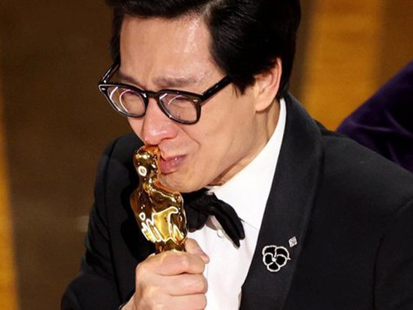 Diễn viên gốc Việt Quan Kế Huy đoạt giải Oscar, lập hàng loạt kỷ lục của điện ảnh thế giới