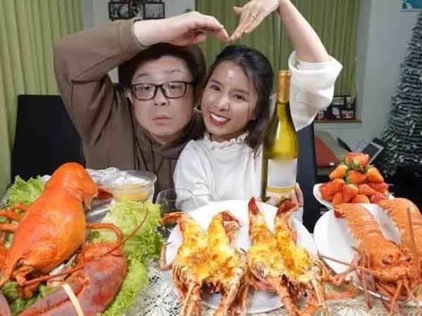Bà Nhân Vlog đang nổi đình đám cõi mạng có tiểu sử khủng cỡ nào?