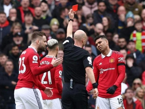 Casemiro nghỉ thi đấu 4 trận, MU ra quyết định lạ
