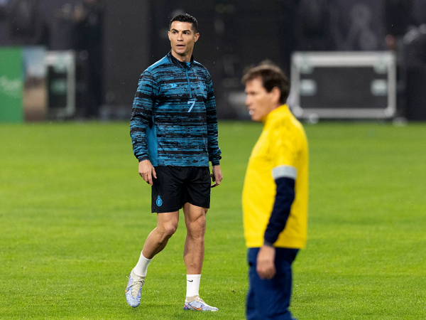 Thầy của Ronaldo bất ngờ bị chỉ trích không tôn trọng cầu thủ, là HLV tệ nhất lịch sử