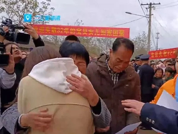 Từng uất hận vì nghĩ bị bố mẹ bán, người phụ nữ biết sự thật sau 3 thập kỷ