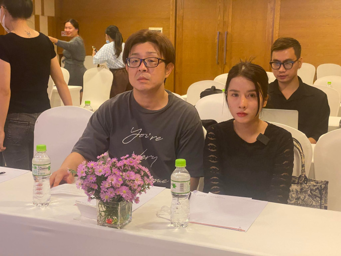 Tổ chức họp báo như sao hạng A, vợ chồng bà Nhân Vlog cúi đầu xin lỗi bác sĩ trong drama thụ tinh nhân tạo