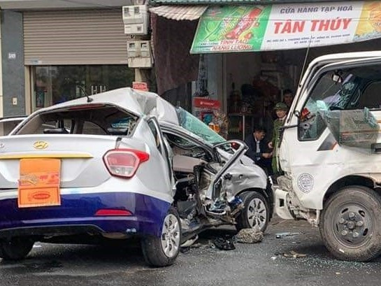 Tai nạn liên hoàn ở Quảng Ninh, 2 người tử vong tại chỗ