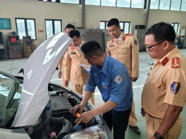 Giải quyết khủng hoảng đăng kiểm: Nên mở cho cả công an, quân đội tham gia
