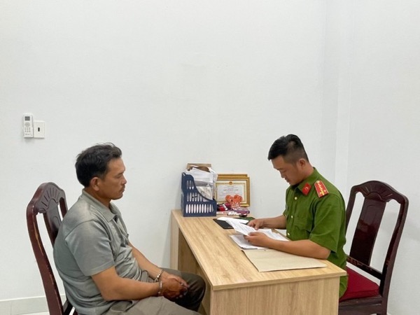 Ném thuốc trừ sâu xuống hồ tôm để trả thù, tôm nuôi chết trắng hồ