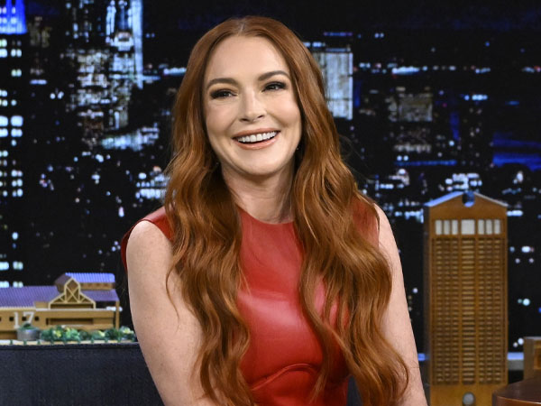 Lindsay Lohan thông báo mang thai con đầu lòng ở tuổi U40
