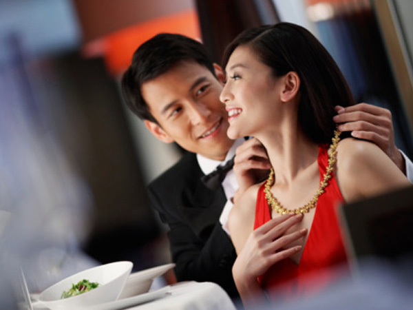 Yêu đến mụ mị, gái trẻ trao sạch cả tiền lẫn tình cho 'trai đào mỏ'